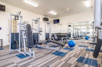 24/7 Well-equipped fitness center